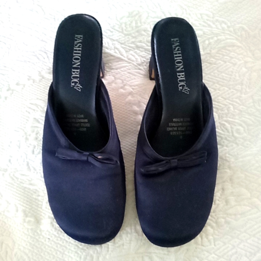 Midnight Blue formal style heels. Satin fabric, comfortable, good cond. Size 9